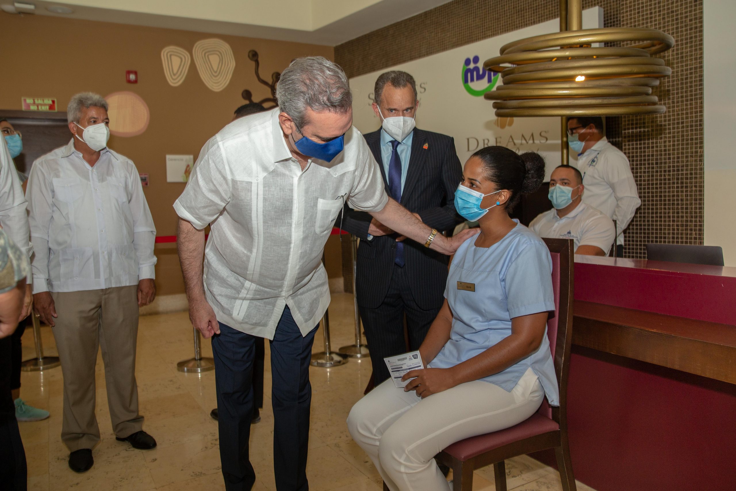 Abinader visita jornada de vacunación de Secrets y Dreams Royal Beach Punta Cana