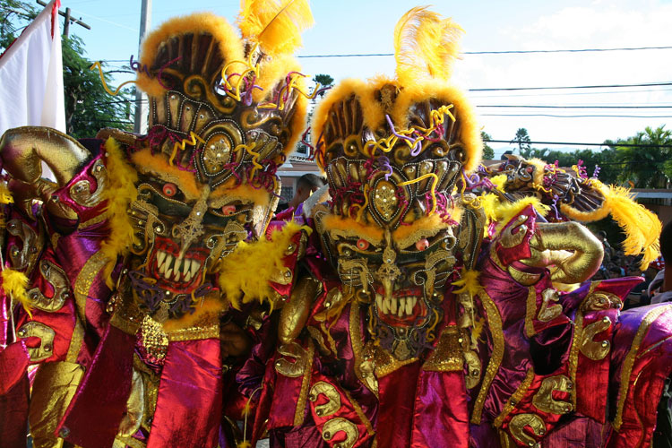 Mr. TOURS llevará clientes a Carnaval Vegano 2022 